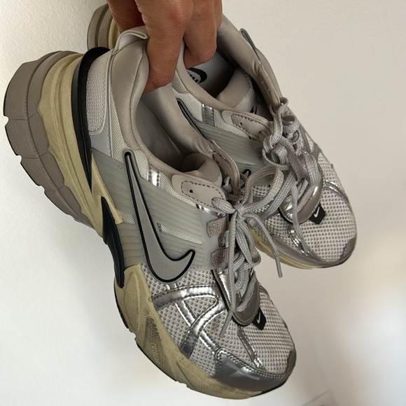 Women’s Nike sneakers - Picture 3 of 5